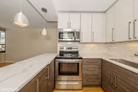Kitchen - 33 E Cedar St #3D, Chicago, IL 60611 photo 2 of 3