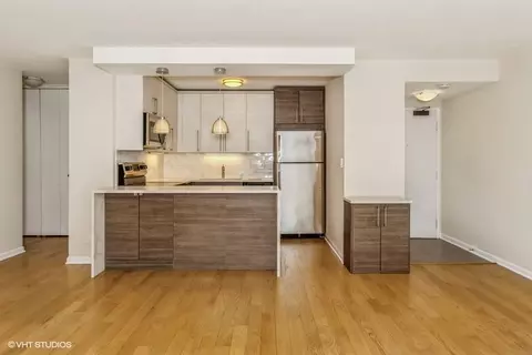 Kitchen - 33 E Cedar St #3D, Chicago, IL 60611 photo 1 of 3