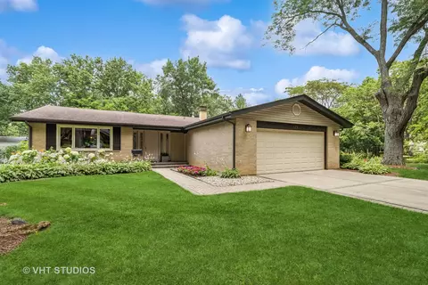 179 Acorn Ln, Libertyville, IL 60048