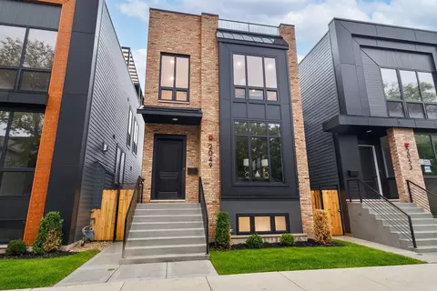 2049 W Race Ave, Chicago, IL 60612