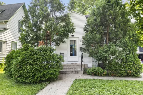 512 N 6th St, Dekalb, IL 60115