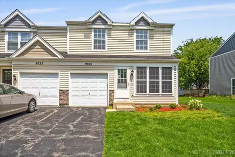 2020 College Green Dr, Elgin, IL 60123