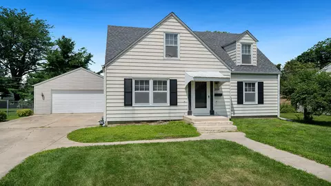 208 W 1st St, Mount Morris, IL 61054