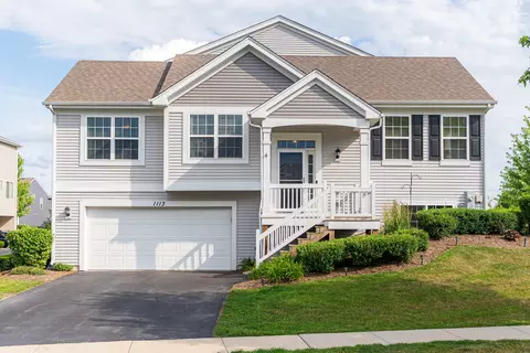 1113 Sapphire Ln, Pingree Grove, IL 60140