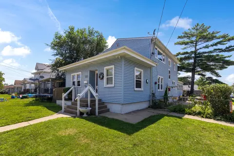 2303 9th St, Rockford, IL 61104