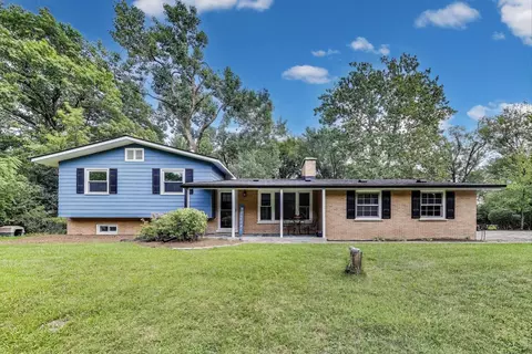222 Bradwell Rd, Inverness, IL 60010