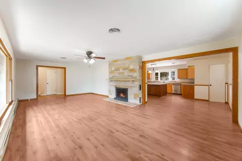 Living - 502 8th St, Mazon, IL 60444 photo 4 of 8