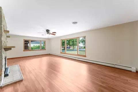 Living - 502 8th St, Mazon, IL 60444 photo 2 of 8