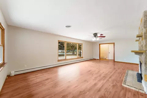 Living - 502 8th St, Mazon, IL 60444 photo 3 of 8