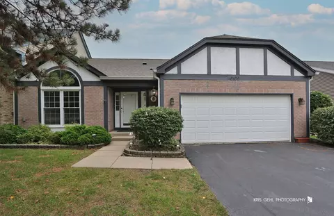 6109 Golfview Dr, Gurnee, IL 60031