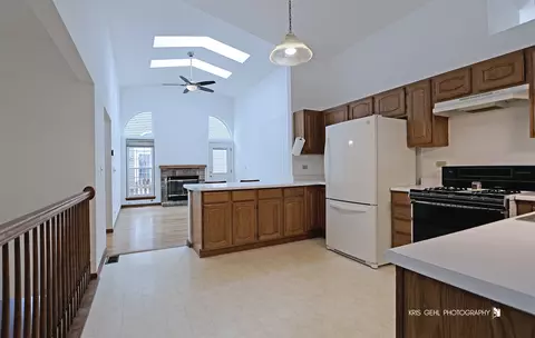 Kitchen - 6109 Golfview Dr, Gurnee, IL 60031 photo 1 of 2