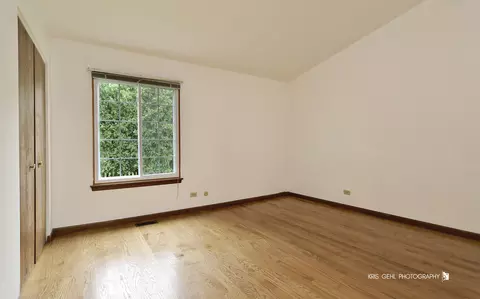 Bedroom - 6109 Golfview Dr, Gurnee, IL 60031 photo 2 of 2