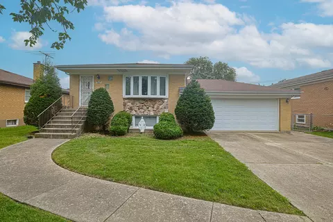 541 Willow Rd, Elmhurst, IL 60126