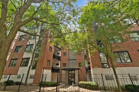 2337 W Wolfram St #312, Chicago, IL 60618