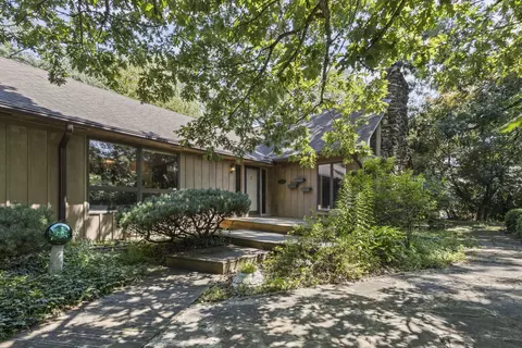 4 Brierwoods Ln, Hawthorn Woods, IL 60047