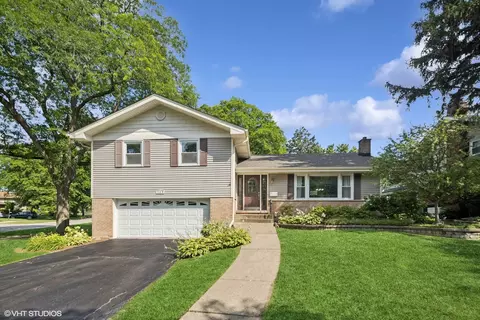 305 Willowcrest Dr, Villa Park, IL 60181