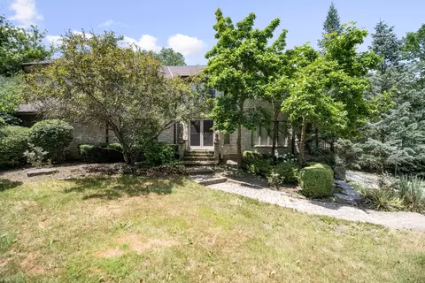 4 Keri Ln, Burr Ridge, IL 60527