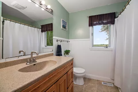 Bath - 1506 S 16000w Rd, Reddick, IL 60961 photo 1 of 2