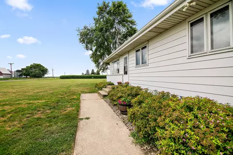 Exterior - 1506 S 16000w Rd, Reddick, IL 60961 photo 1 of 7