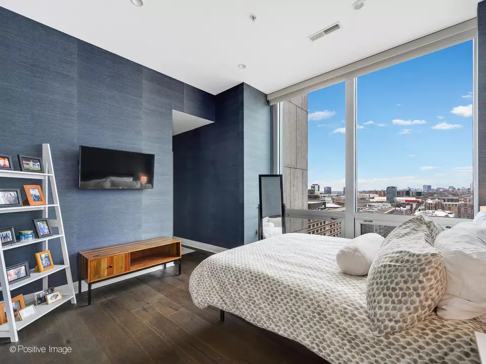 Bedroom - 500 W Superior St #1202, Chicago, IL 60654 photo 2 of 3