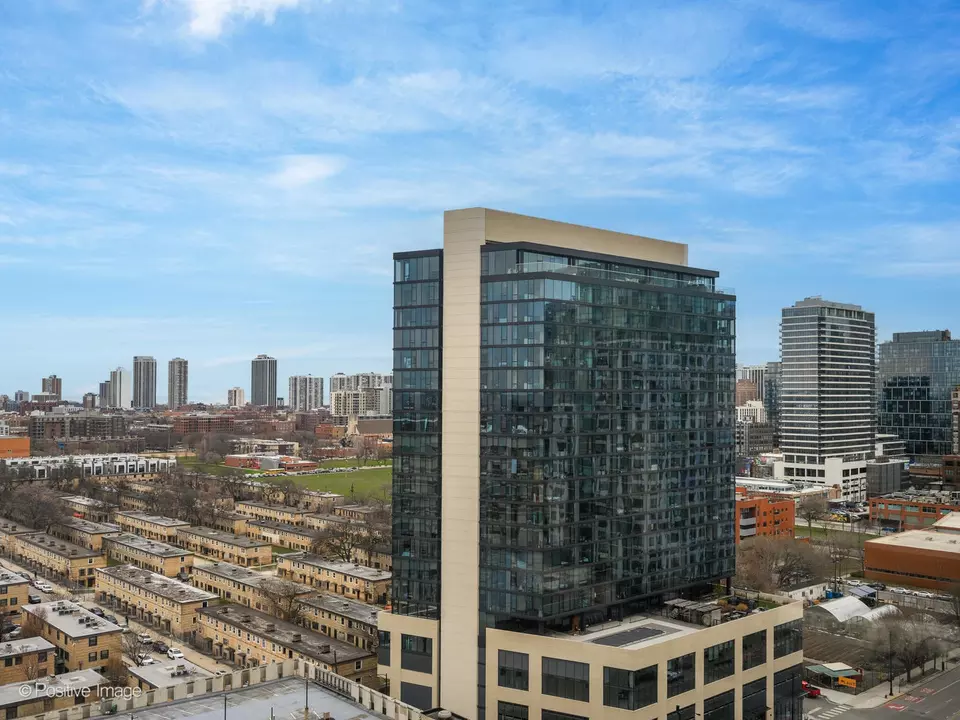 View/Area - 500 W Superior St #1202, Chicago, IL 60654 photo 1 of 2