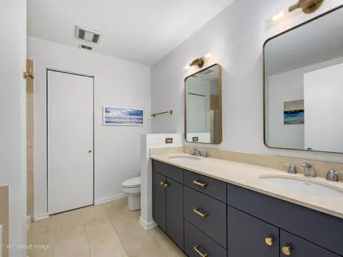 Bath - 500 W Superior St #1202, Chicago, IL 60654 photo 1 of 3