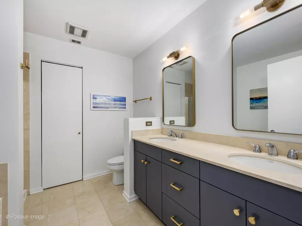 Bath - 500 W Superior St #1202, Chicago, IL 60654 photo 1 of 3