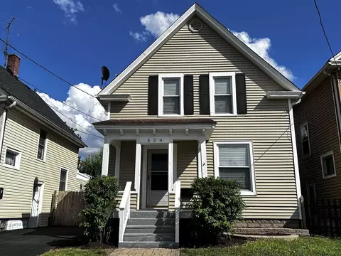 524 Woodlawn Ave, Aurora, IL 60506