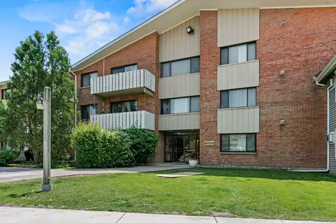 4000 Bayside Dr #105, Palatine, IL 60074