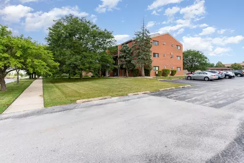 9860 W 153rd St #309, Orland Park, IL 60462