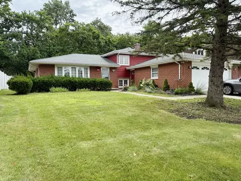 7913 Sawyer Rd, Darien, IL 60561