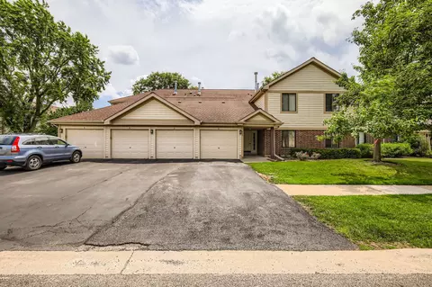 905 E Kings Row #1, Palatine, IL 60074