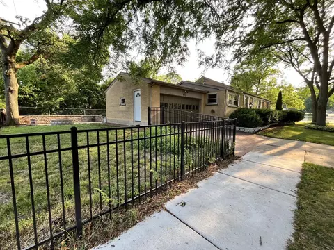 871 High St, Elgin, IL 60123 photo 4