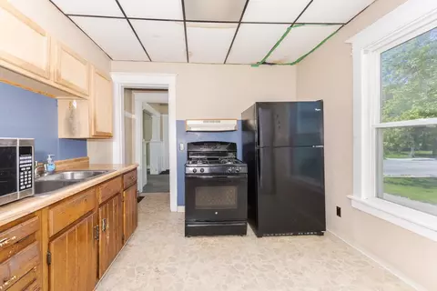 704 E Oakland Ave, Bloomington, IL 61701 photo 13
