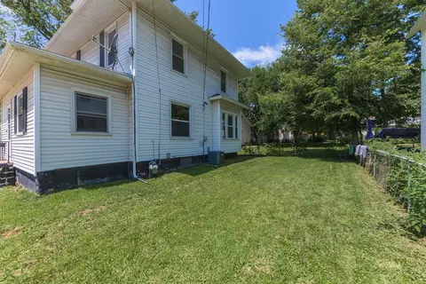 704 E Oakland Ave, Bloomington, IL 61701 photo 26