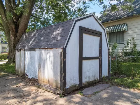 704 E Oakland Ave, Bloomington, IL 61701 photo 28