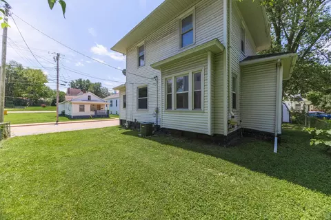 704 E Oakland Ave, Bloomington, IL 61701 photo 25