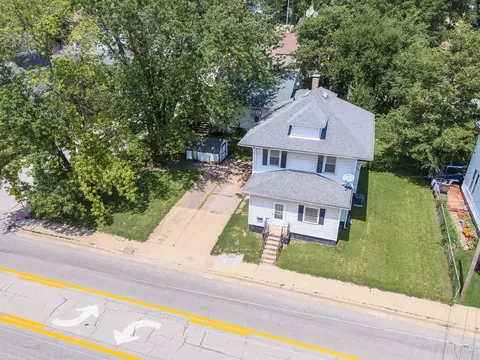 704 E Oakland Ave, Bloomington, IL 61701 photo 2