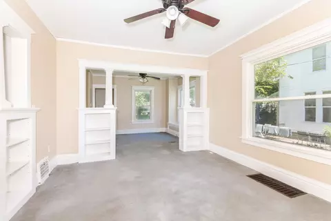 704 E Oakland Ave, Bloomington, IL 61701 photo 9