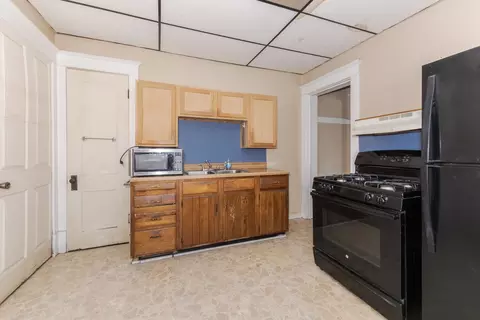 704 E Oakland Ave, Bloomington, IL 61701 photo 12