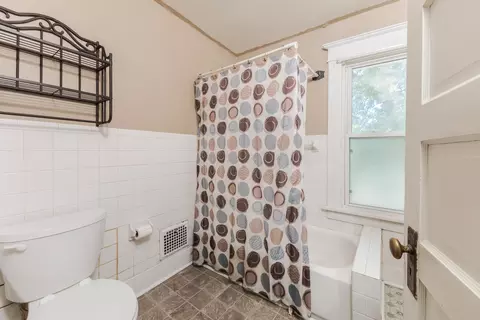 704 E Oakland Ave, Bloomington, IL 61701 photo 16