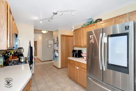 Kitchen - 325 Hunters Dr, Beecher, IL 60401 photo 3 of 4