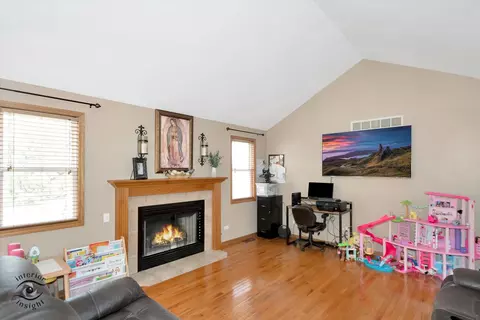 Living - 325 Hunters Dr, Beecher, IL 60401 photo 2 of 2