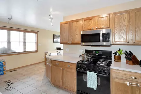 Kitchen - 325 Hunters Dr, Beecher, IL 60401 photo 4 of 4
