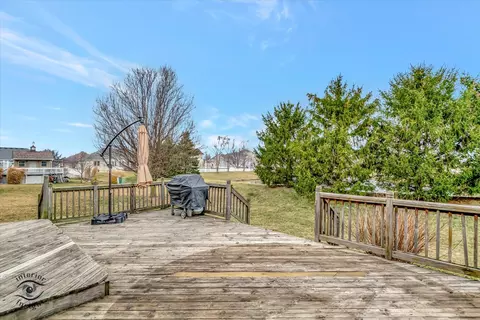Exterior - 325 Hunters Dr, Beecher, IL 60401 photo 3 of 5