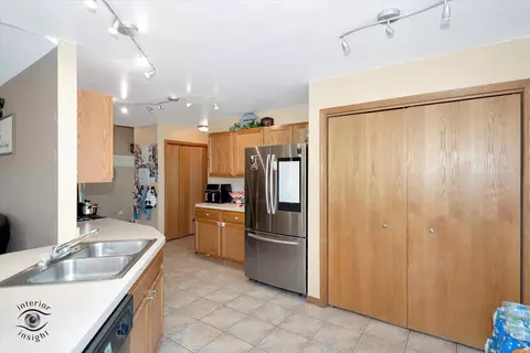 Kitchen - 325 Hunters Dr, Beecher, IL 60401 photo 2 of 4