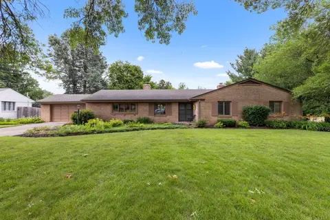 2020 Edgebrook Dr, Rockford, IL 61107