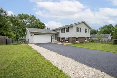 4402 Elmleaf Dr, Mchenry, IL 60051