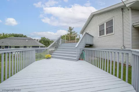 Exterior - 4402 Elmleaf Dr, Mchenry, IL 60051 photo 2 of 7