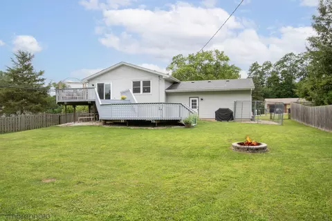 Exterior - 4402 Elmleaf Dr, Mchenry, IL 60051 photo 1 of 7